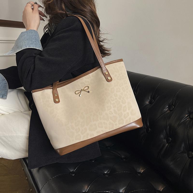 Casual large-capacity tote bag women's season autumn and winter new trendy simple fashion shoulder bag portable underarm bag