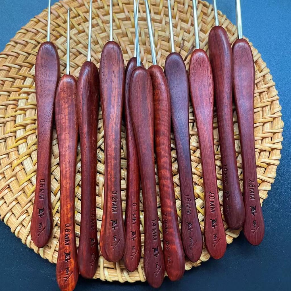 Crochet Blood Sandalwood Handle Hand Knitting Tool Non-Slip Stainless Steel Crochet