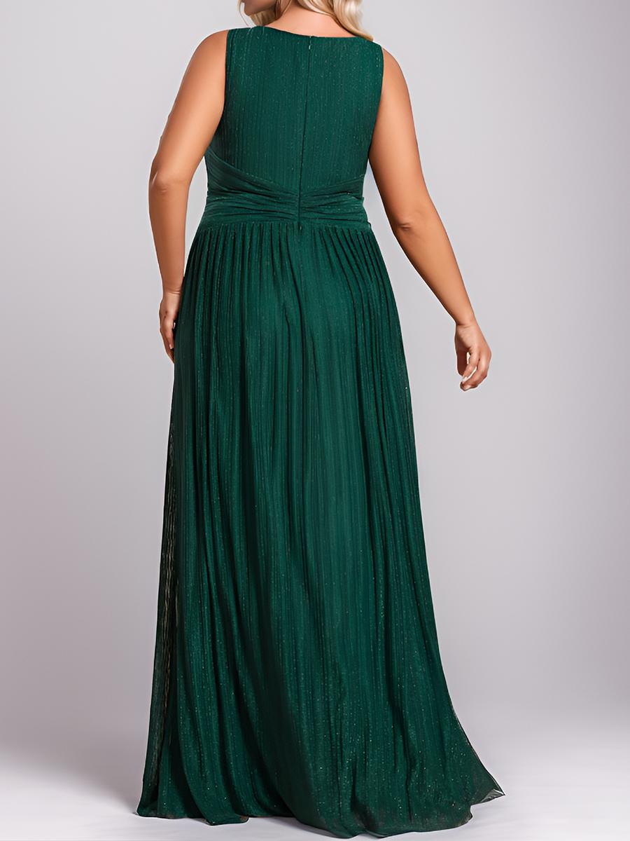 Всегда красивое женское вечернее платье больших размеров с v-образным вырезом без рукавов — фото 9