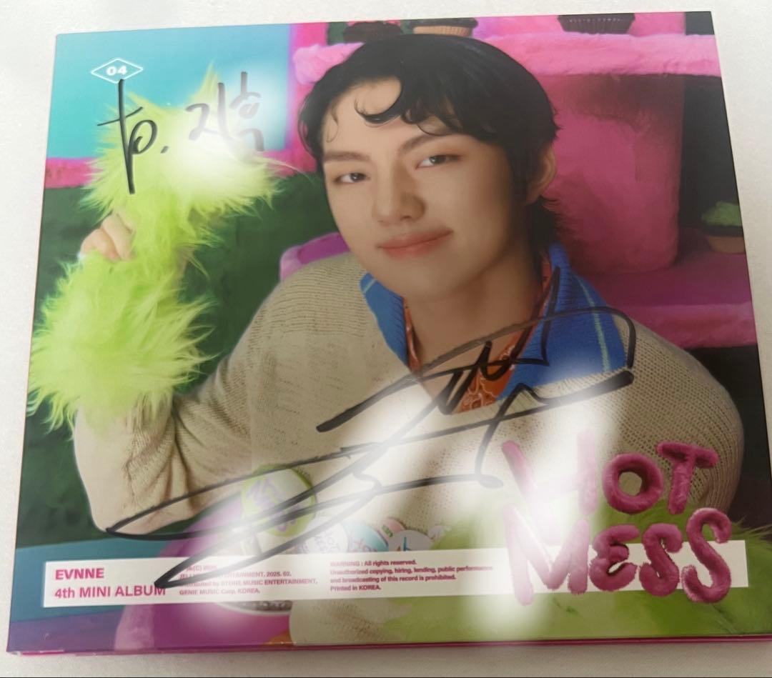 

[USED] evnne hot mess digipack gif sign