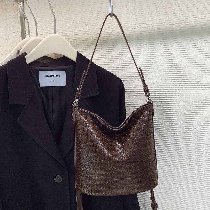 Today's Popular Bags Women's New Trendy Fashion Retro Shoulder Bags Versatile Commuter Messenger Bucket Bags