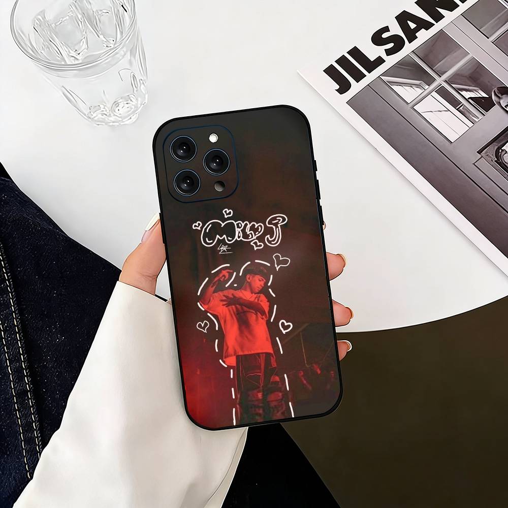 

M-Milo J 111 Рэпер Певец Чехол для Телефона Для iPhone 17, 16, 15, 14, 13, 12, 11 Plus, Pro Max, Другие Мягкий Черный Чехол iPhone13PRO