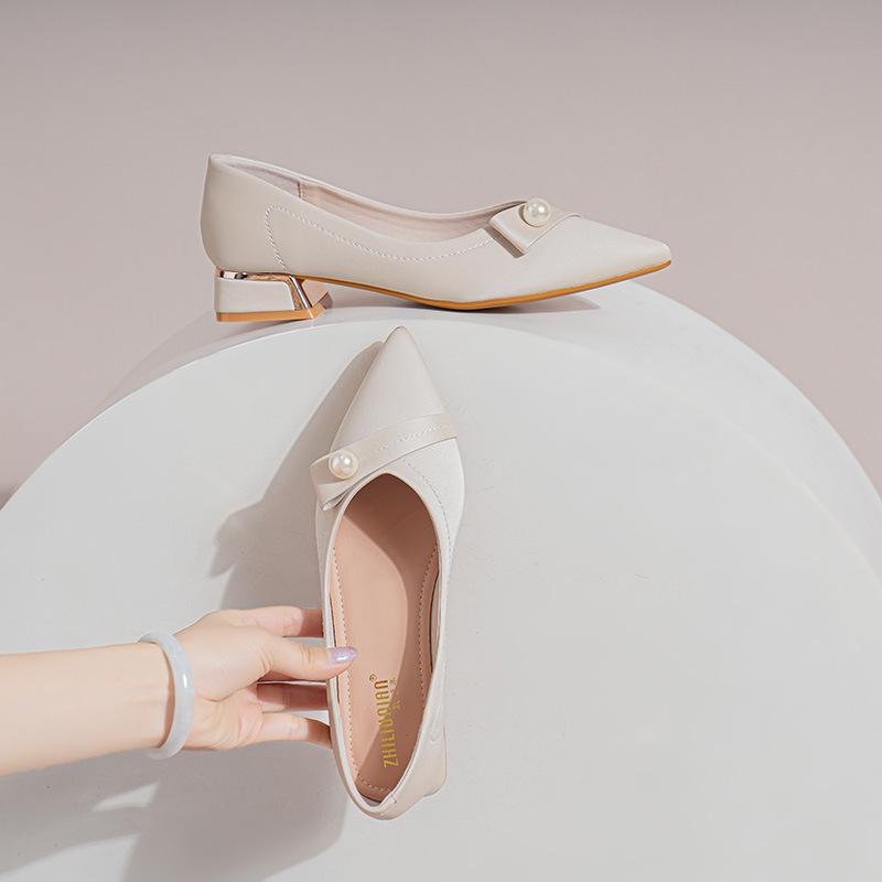 

Мода 2025 Женские элегантные туфли-лодочки с острым носком, мягкой подошвой и низким каблуком, для офисной леди, большого размера 43, слипоны, одинарные, резиновая подошва, лето 34 абрикосовый