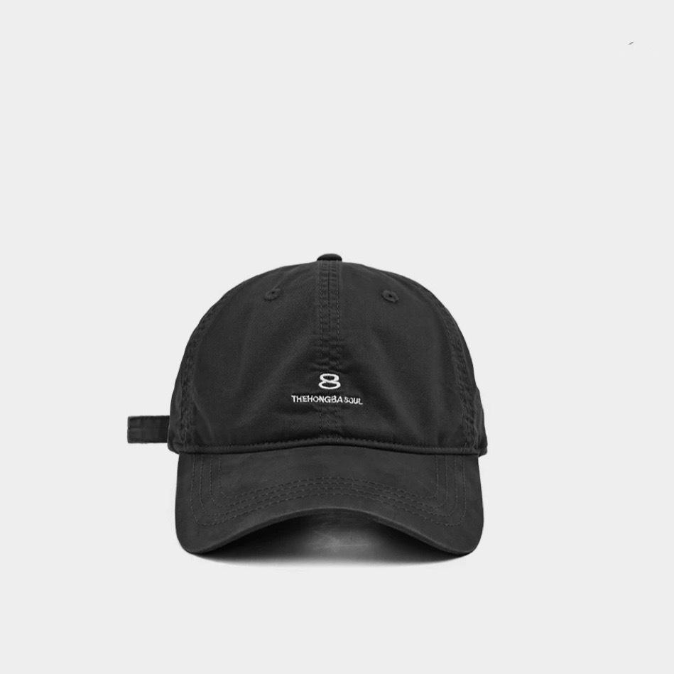 Street Minimalist Embroidered Small Letter Washed Cotton Baseball Cap To Show Off The Face of A Young Couple on A Trip. Curved Brim Baseball Cap