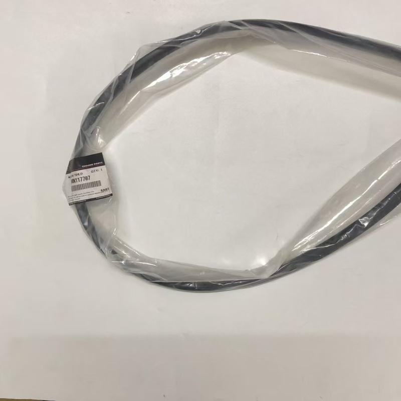 

MN117707 Front Windshield Sealing Strip For Mitsubishi Pajero Montero Sport L200 1PC