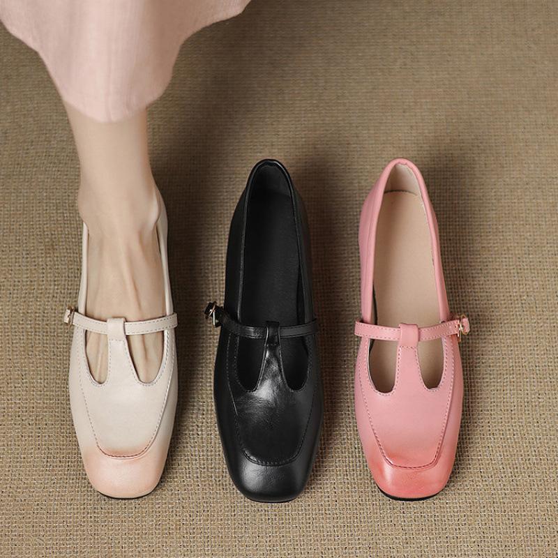 Neue Vier-Jahreszeiten-Einzelschuhe Damenfuß Gummi Weiche Sohle Große und kleine Größe Damenschuhe Quadratische Spitze Lässig Niedriger Absatz Damen Kleine Lederschuhe