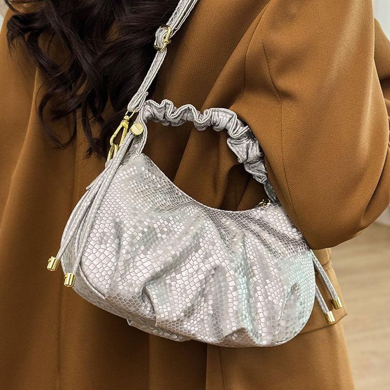 New Niche Design Fish Scale Pattern Portable Pleated Bag Casual Fashion Commuting Versatile Soft Leather Messenger Women's Bag