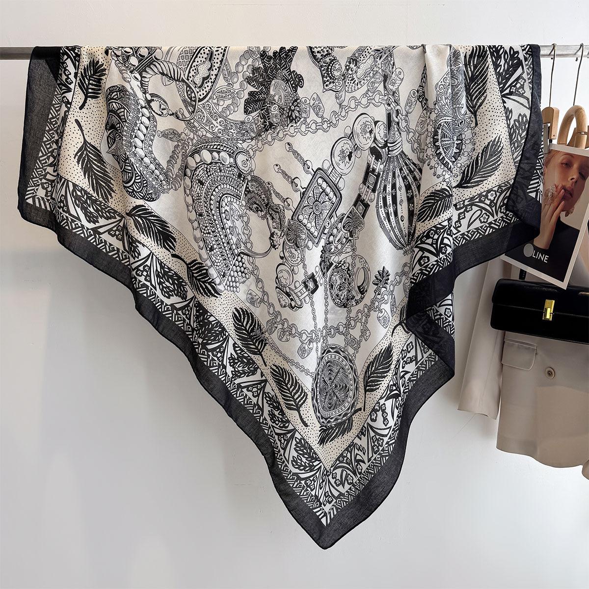 

130*130Cm Beach Wraps Large Shawl Women Summer Chain Printed Square Scarf Luxury Mitation Silk Scarves Bandanas Elegant Hijab