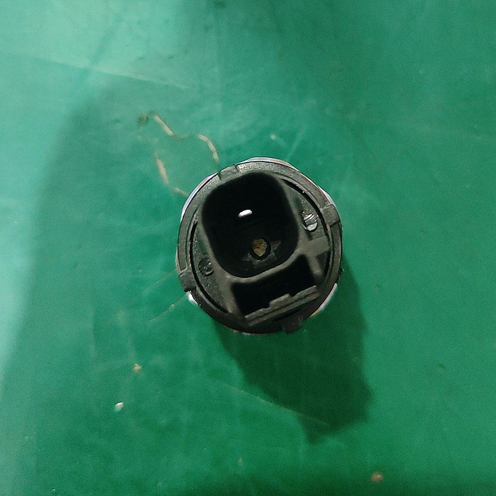 New Car Oil Pressure Sensor 25240-AA060 for Subaru Impreza Forester Legacy Outback
