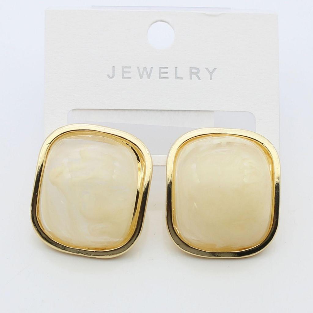 Retro Hong Kong-Style Geometric Resin Stud Earrings for Women - S925 Silver Needle, Light Luxury, High-End Autumn/Winter Heart Earrings Jewelry