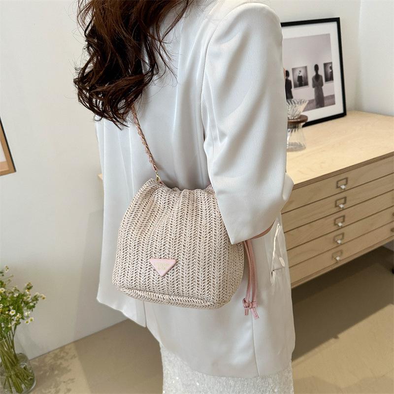 Drawstring fashion Korean version casual bag 2025 spring and summer new foreign style shoulder messenger bag straw bucket bag women's bag tide