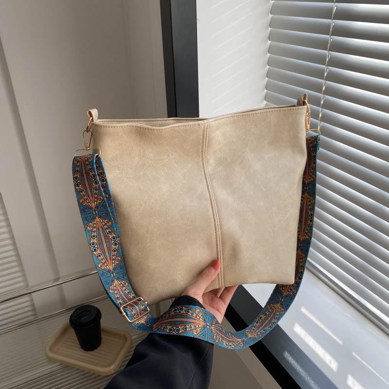 Trendy Retro Casual Pu Shoulder Bucket Bag For Women With Soft Structure Design