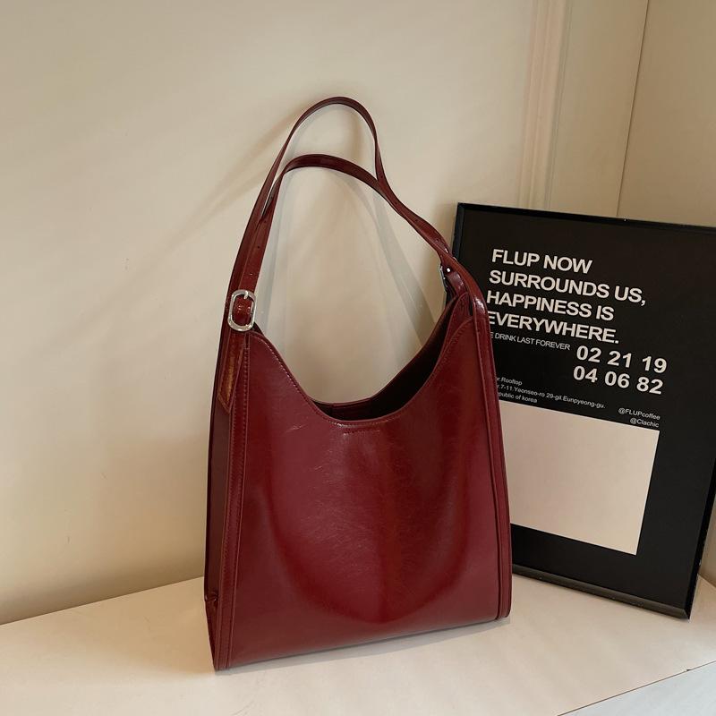 Premium wax oily leather large-capacity tote bag women's 2025 autumn new retro commuter fashion shoulder armpit bag