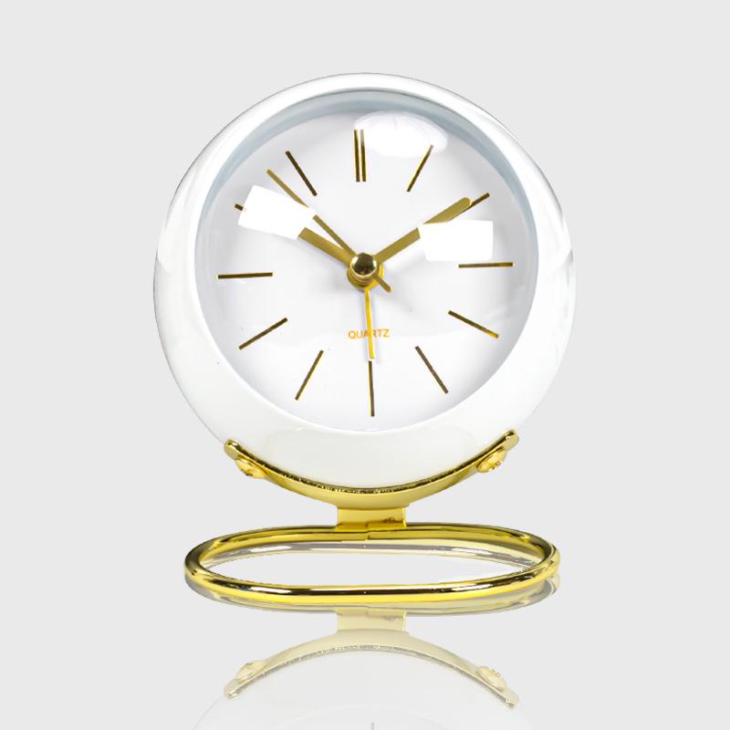 

European Silent Luminous Quartz Clock for Children – Creative Metal Design for Living Room, Bedroom, Students; Simple Electronic Alarm Clock. белый