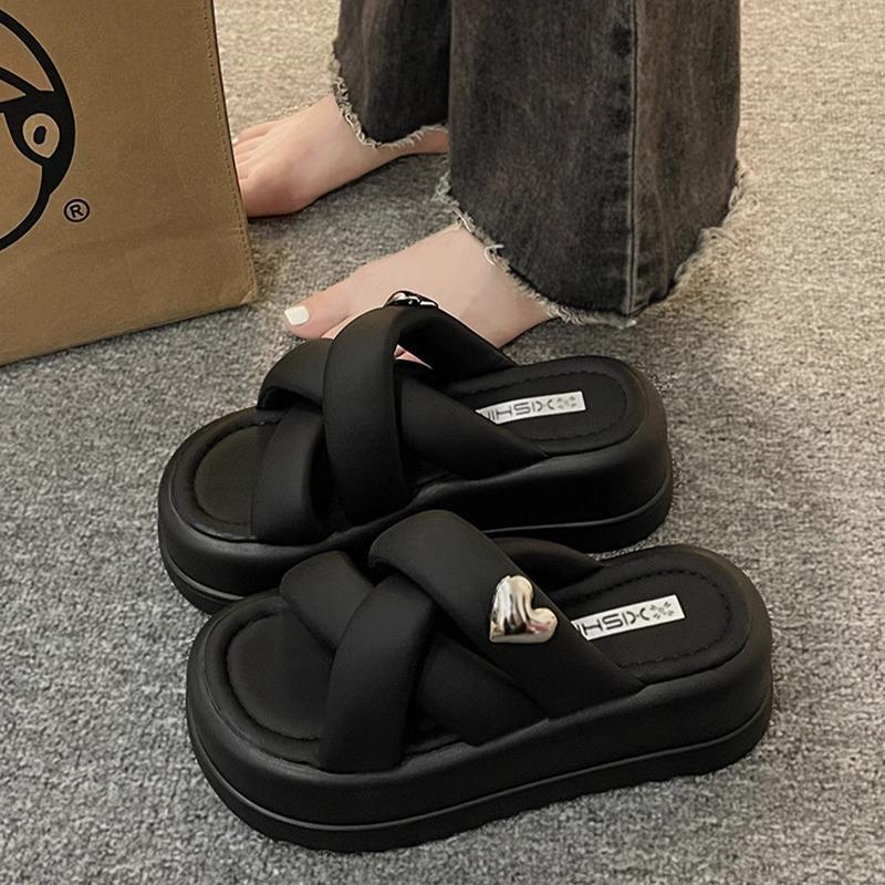Muffin Thick-soled Cool Slippers Women's Summer Wear Fashion and High Sense Internet Celebrity One-word Drag 2025 New Super Fire Beach Shoes