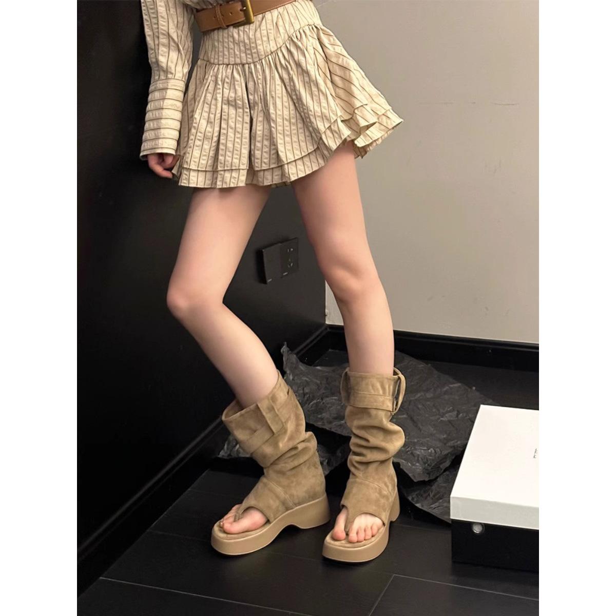 The new thick-soled boots increase the height of the western cowboy stacking boots the feet are cold and the women s boots are trendy 35 3859₽