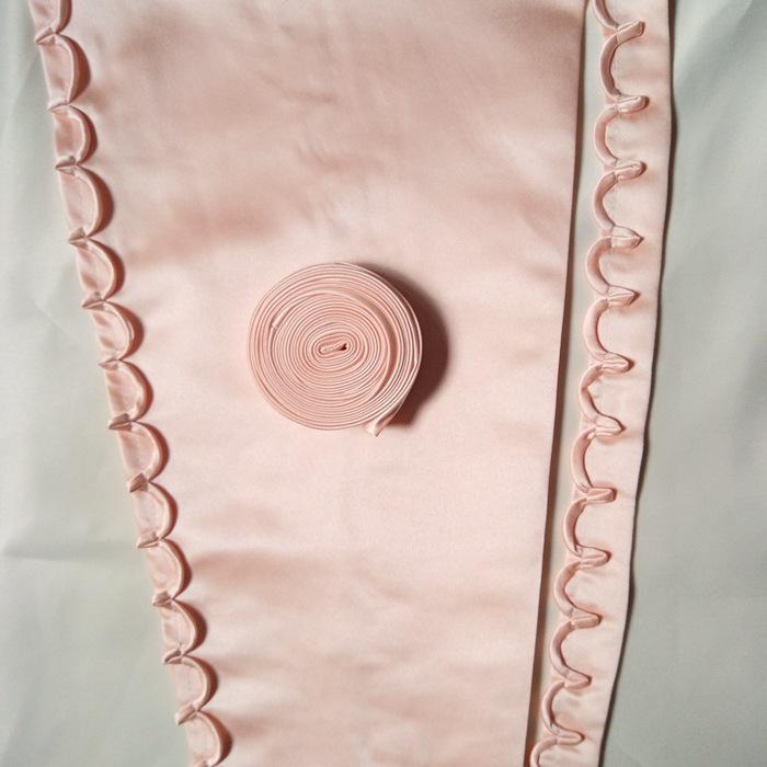 Dreiteiliges Mehrfarbiges Satin-Hochzeitskleid-Accessoire-Set: Reißverschluss hinten zu Korsett-Umwandlung mit Einsatzelement, Knöpfen und Schnur.