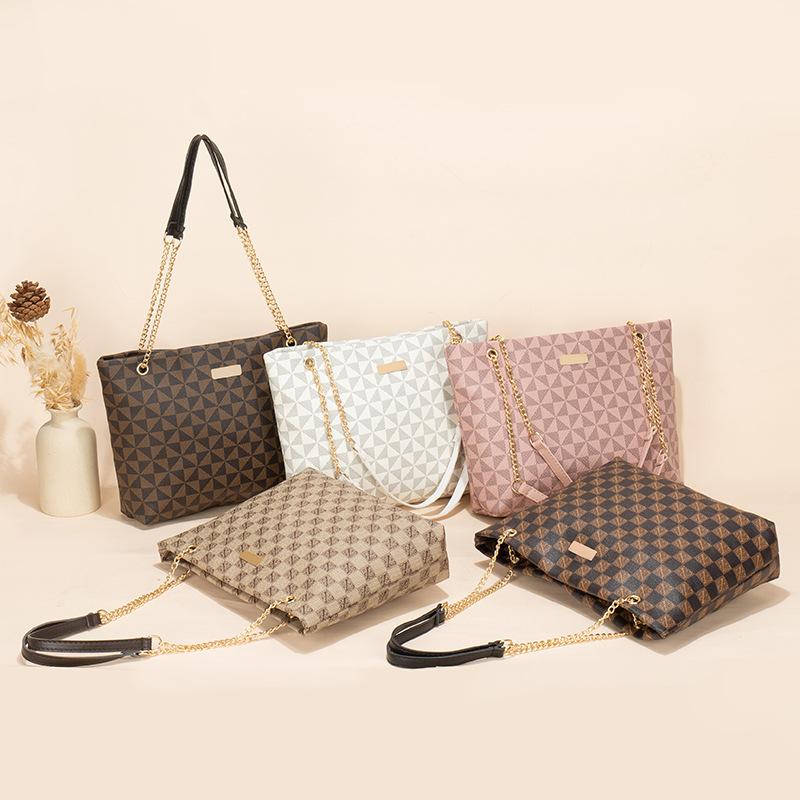 Classic Shoulder Bag for All Occasions