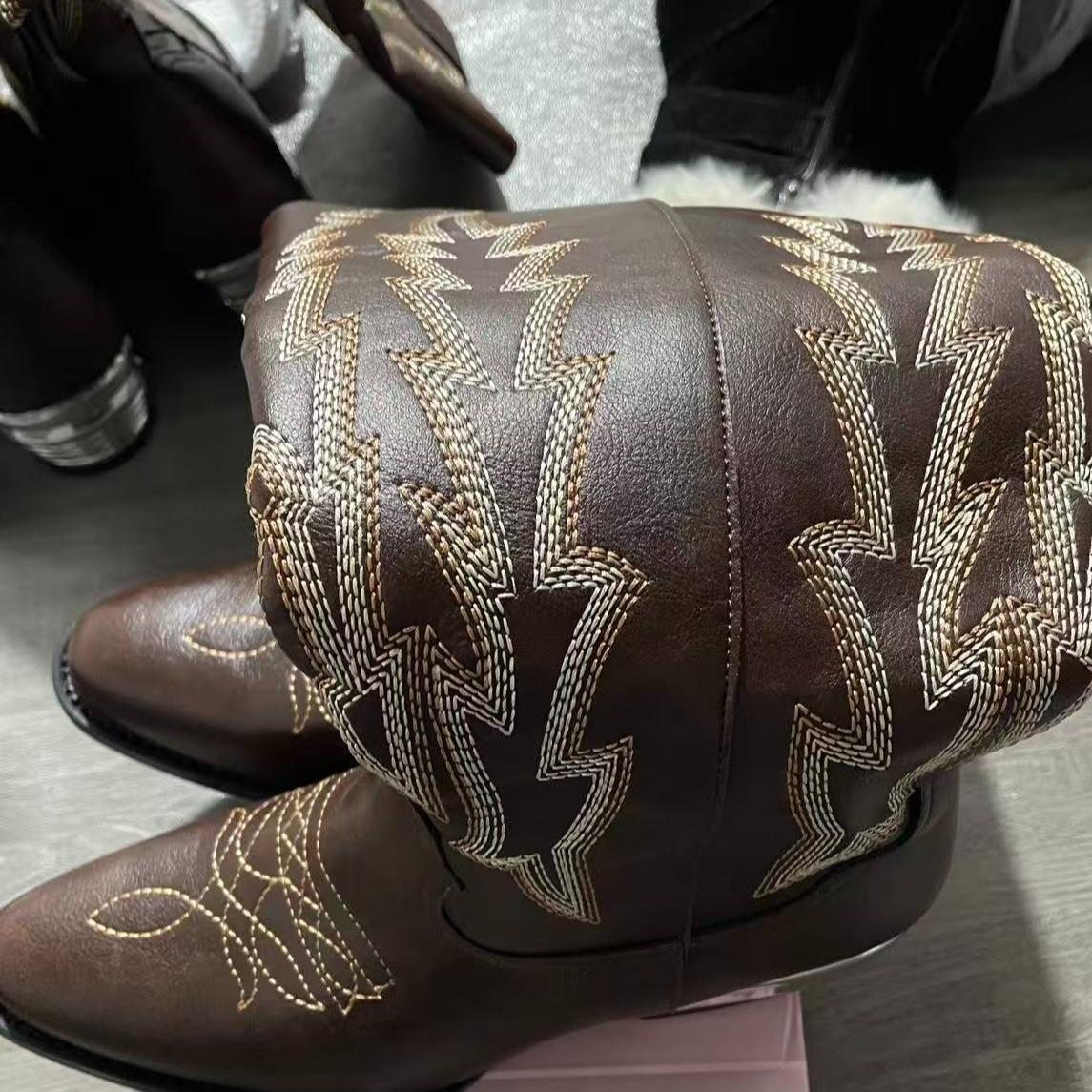 

Модные западные женские сапоги 2025 Осень Зима Модные сапоги-казаки на массивном каблуке в винтажном стиле Кантри Вестерн Ковбойские сапоги на высоком каблуке 43 коричневый