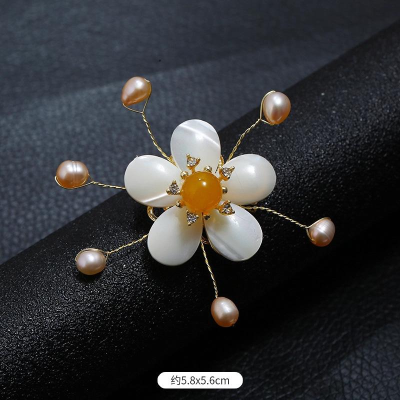 Original Heavy Handmade Natural Crystal Shell Corsage Women's Luxury Atmosphere Retro Elegant Brooch Jacket Coat Accessories