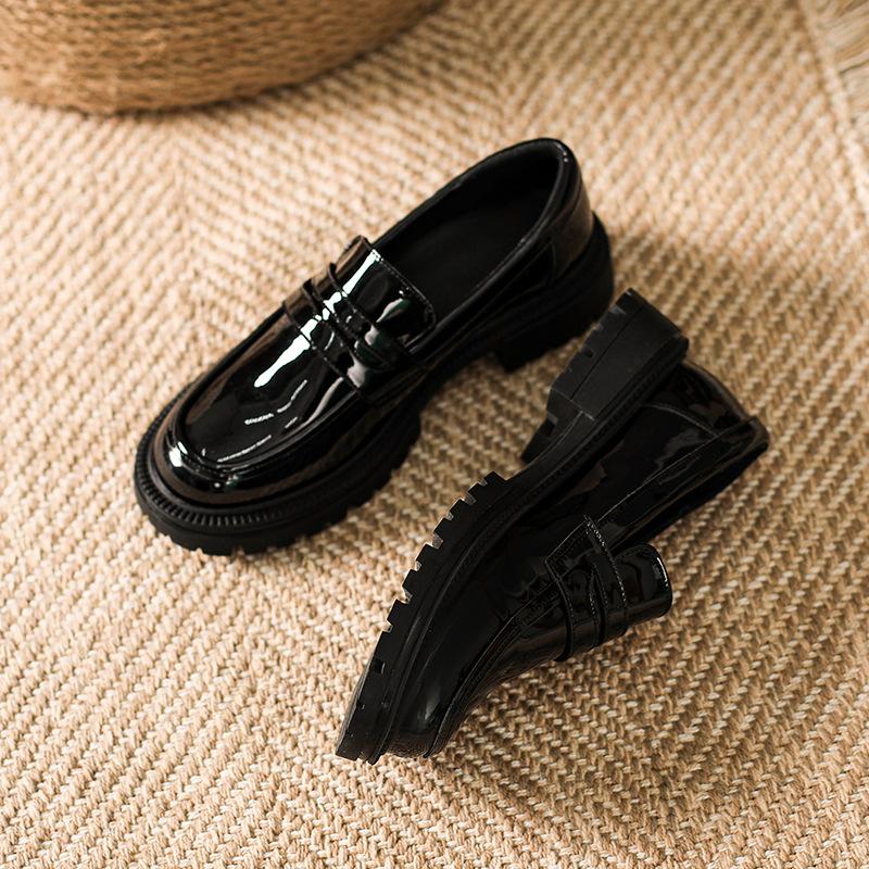 Retro small leather shoes women's British style 2025 new spring soft-soled shoes platform patent leather loafers black single shoes