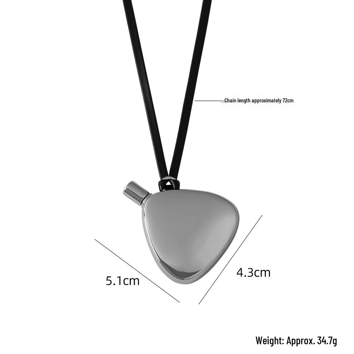 

Черное кожаное ожерелье с флаконом духов: Минималистичная высококлассная цепочка для свитера