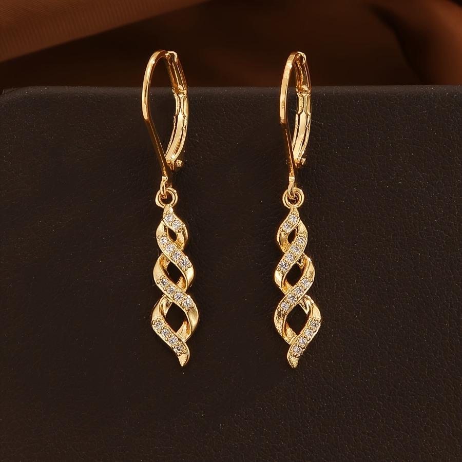 Ein Damen-Ohrklemme aus 18 Karat vergoldetem, geflochtenem, verdrehtem Design mit eingelassenen synthetischen Zirkonia-Steinen, Lange Ohrringe, mit einem einfachen, eleganten