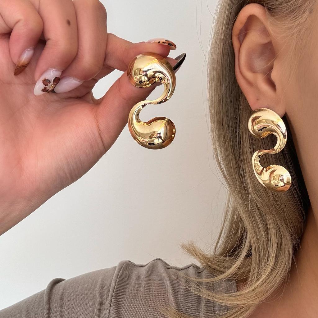 Fashion Cold Wind Gold S-Shaped Earrings Simple Personality Temperament Earrings High-End Earrings