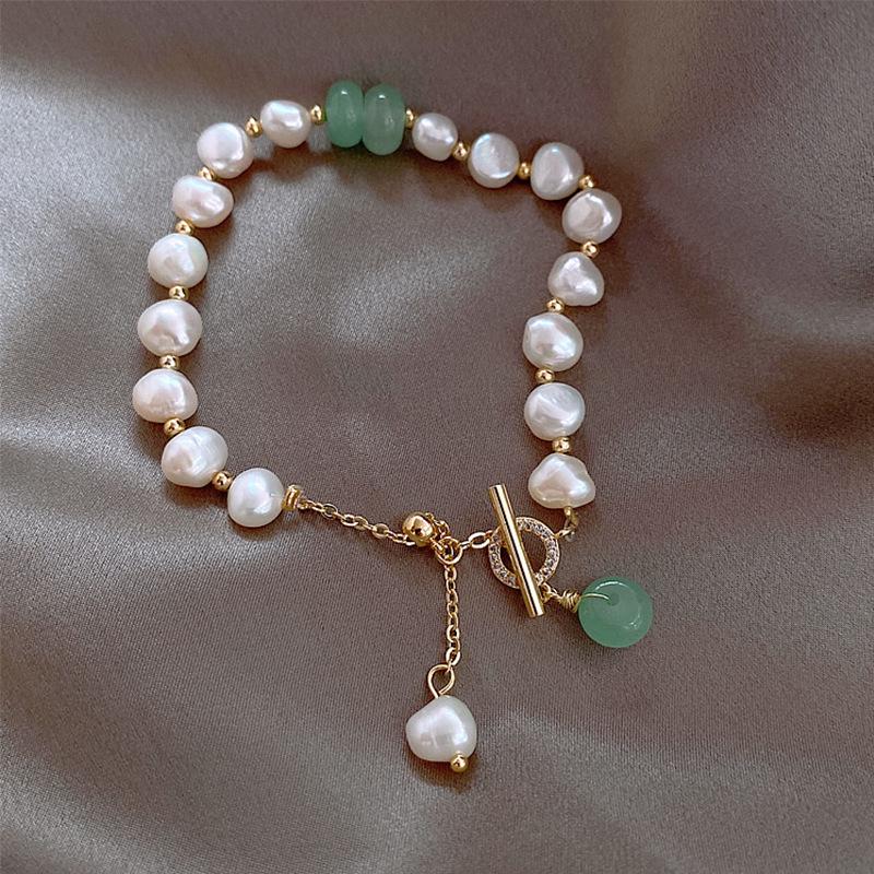 

Elegant Irregular Imitation Pearl Bracelet with Peace Buckle