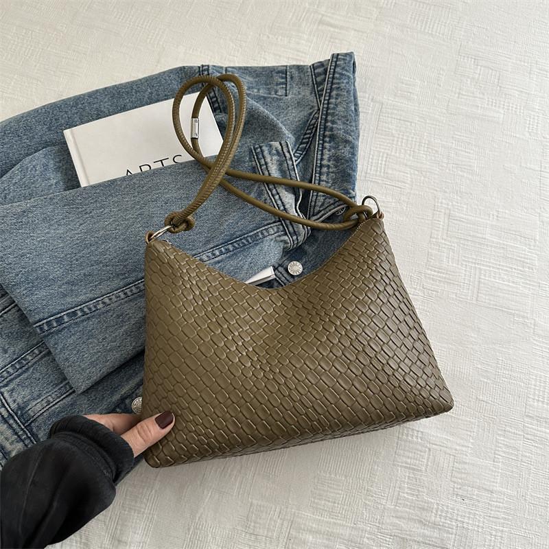 Vintage Chic Underarm Bag Female 2024 New Spring Personality Tote Bag Small Niche Crossbody Shoulder Bag