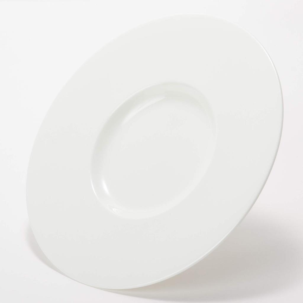 NARUMI Pro-Style Plate, 27cm, White, Simple Design, Wide Rim, Deep, Microwaveable, Dishwasher Safe, Made In Japan, 50131-5415