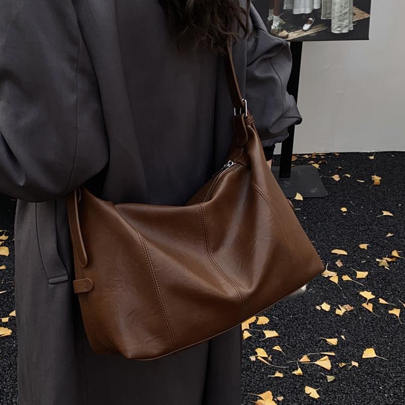 Casual soft-sided tote bag women's 2025 new large-capacity retro versatile commuter bag fashionable shoulder messenger bag