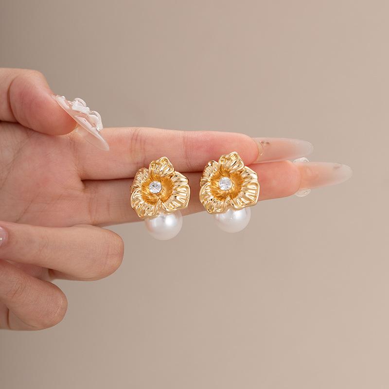 

Sweet New Mosquito Ear Clips with Metal Flower Imitation Pearl Earrings No Ear Holes