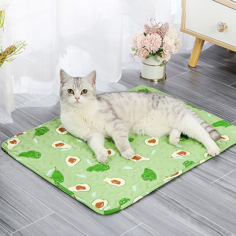 The  Pet Sleeping Mat Is Cool And Comfortable In Summer. It Is Suitable For Large, Medium And Small Cats And Dogs To Sleep In