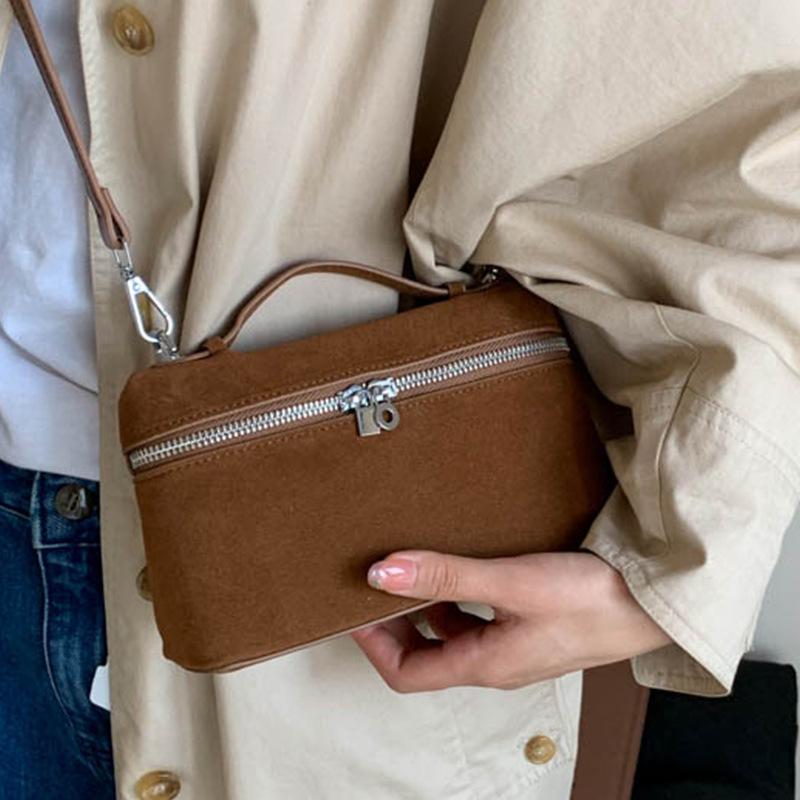 Fashionable Lunch Box Bag, Niche Retro Box Bag, Casual and Stylish Shoulder Bag with A Slanted Design