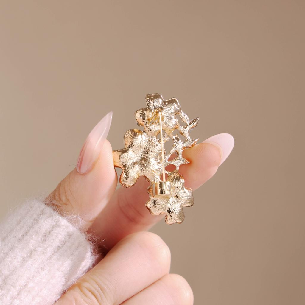 New Chinese Flower Pearl Brooch High-end Femininity Elegant Pin Coat Suit Button Corsage Accessories