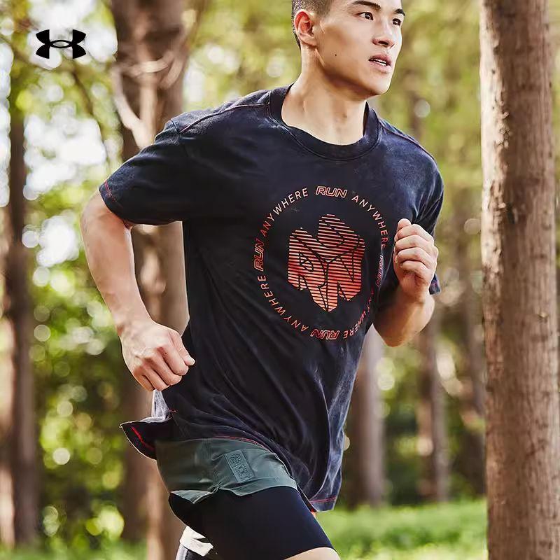 Under Armour UA Anywhere Running Print Short Sleeve Drop Shoulder T-Shirt Men Tops Black 1369517-001