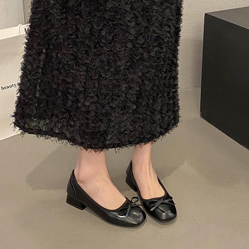 

Балетки бантик мягкая подошва милые красивые женщины новая женская обувь оптом квадратный носок толстый каблук ретро легкий вырез одинарные туфли 40 чёрный