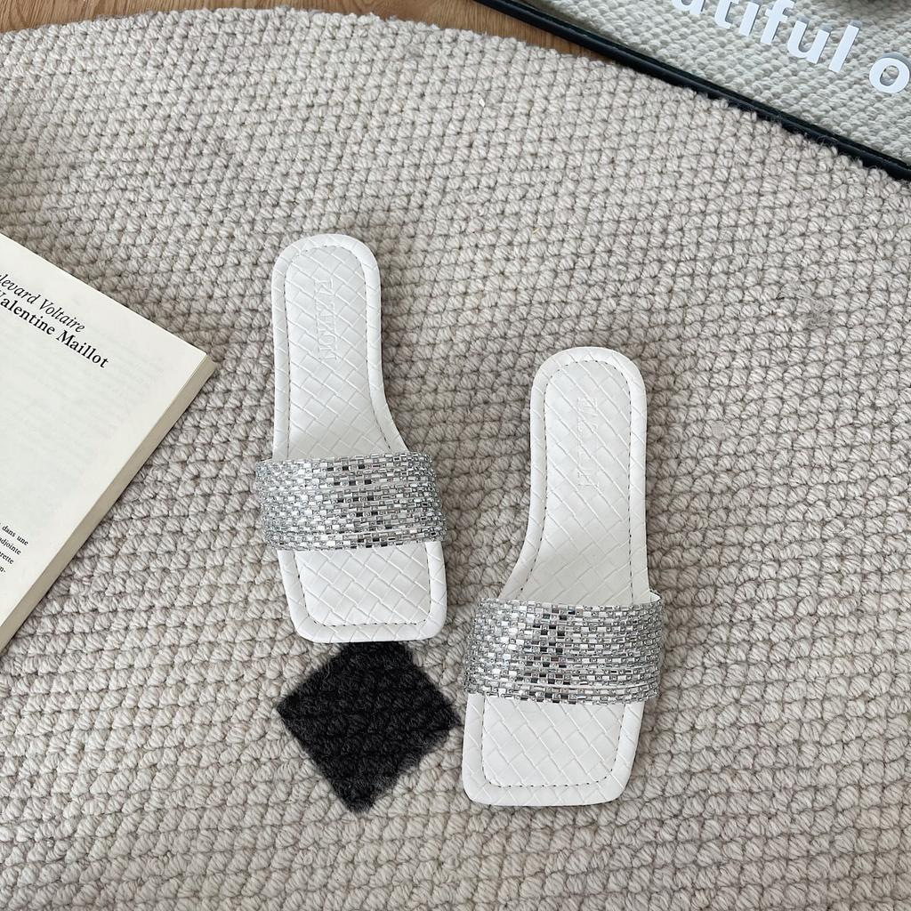 Xiaoxiangfeng Pearl One-word Drag Flat Bottom Non-slip Outer Wear Slippers 2025 Summer New Open-toed Fairy Wind Beach Mop