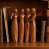 Creative Living Room Displays Sisterhood Wooden Figurine, Handcrafted Friendship Sculpture for Meaningful Keepsakes Bedroom Tabletop Ornament,