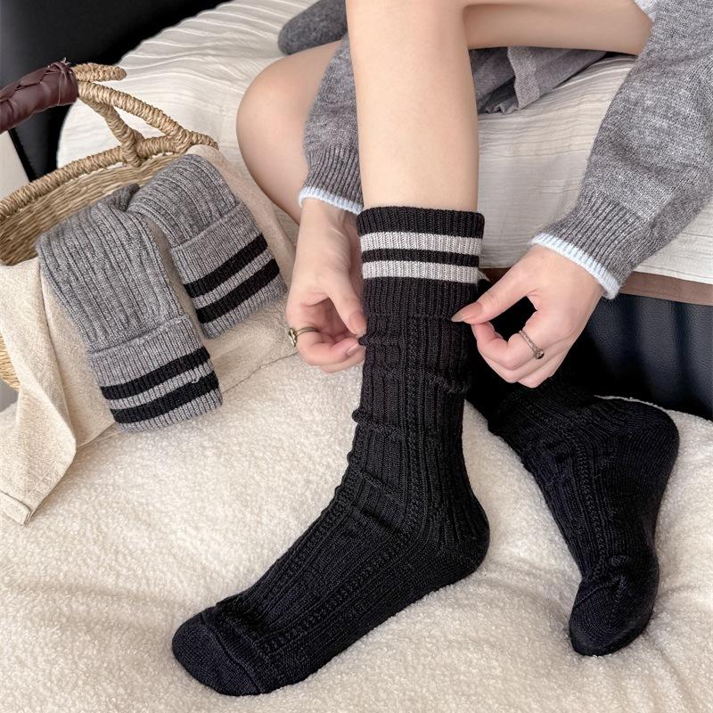 

Niche Twist Wool Calf Socks Preppy Style Flanged Parallel Bar Stripes Trend Versatile Stack Socks One size fits all чорний