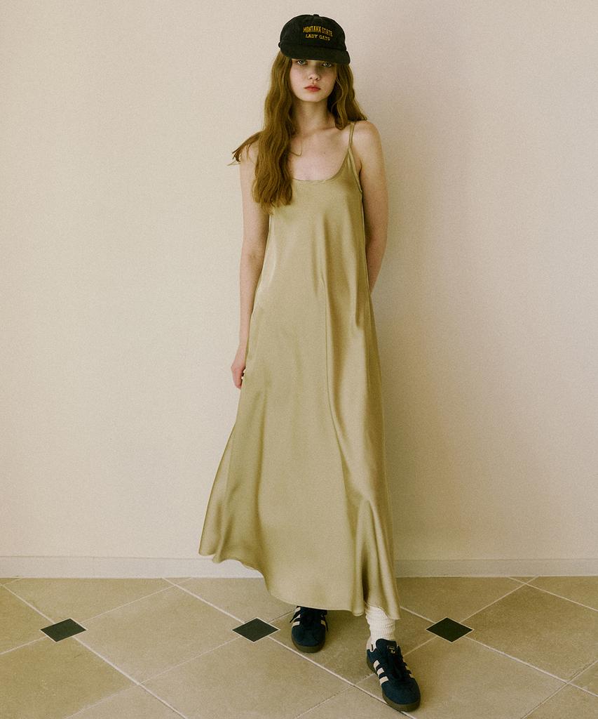 GREENBUTTER Silky U-Neck Dress (Champagne)