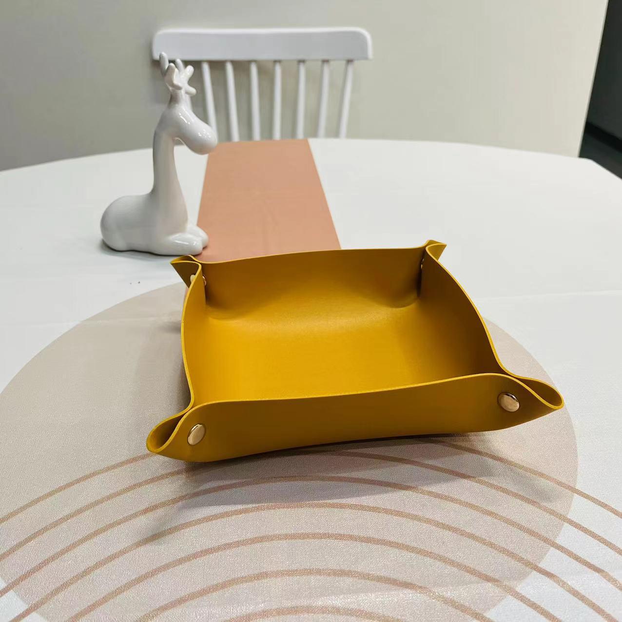 

Foldable Leather Storage Tray for Entryway Keys and Desktop Organization, Custom Logo Available. 20x20 cm жёлтый