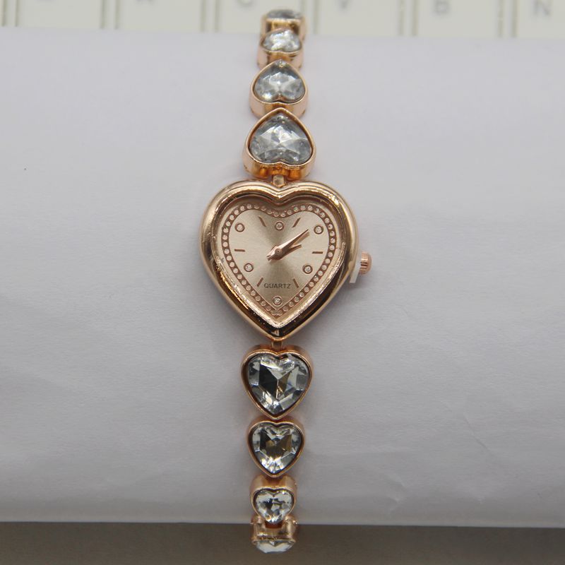 UTHAI CQ404 Fashionable Women watchheart-shaped diamond braceletelegant temperament quartz watchwatches for woman