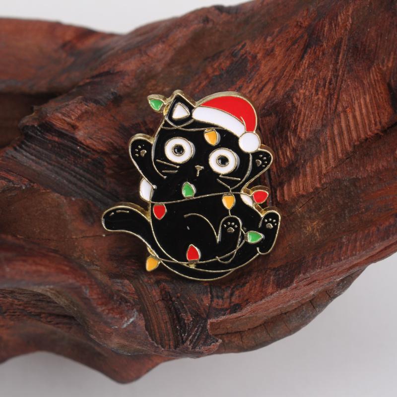 1pc Christmas-Themed Black Cat Enamel Pin with Santa Hat & Colorful Lights - Whimsical Festive Accessory for Outfits, Bags,Party