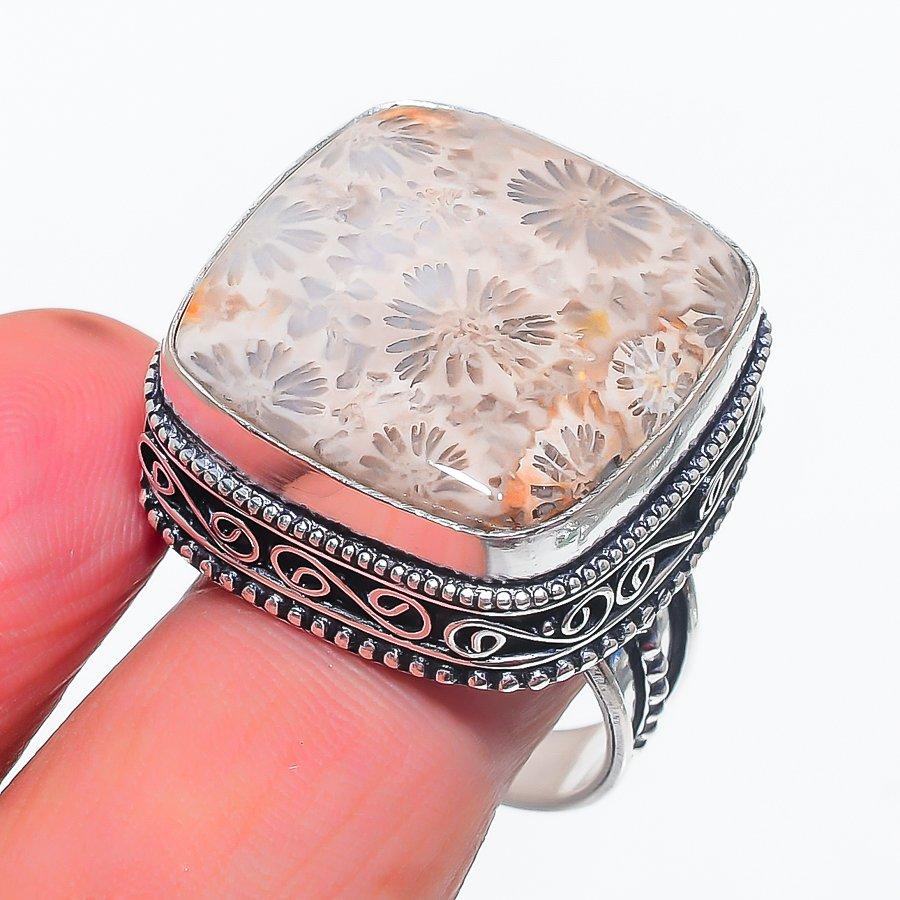 

Ювелирное кольцо из серебра 925 пробы с натуральным ископаемым кораллом, размер 10 a6N56