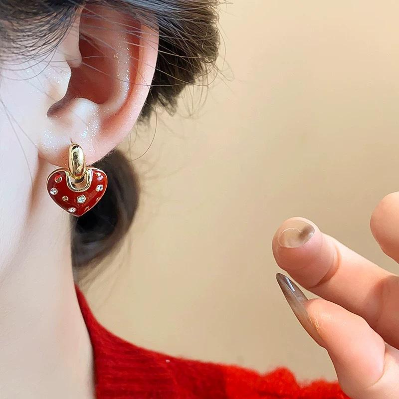 Ankela Women's Elegant Red Heart Stud Earrings: Exquisite, Versatile, Trendy High-End Ear Jewelry.