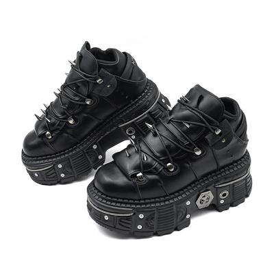 Gothic Damenstiefel mit Nieten und Plateau - Punk-Metall, Leder, Erhöhtes Design für Frühling & Herbst 2024.