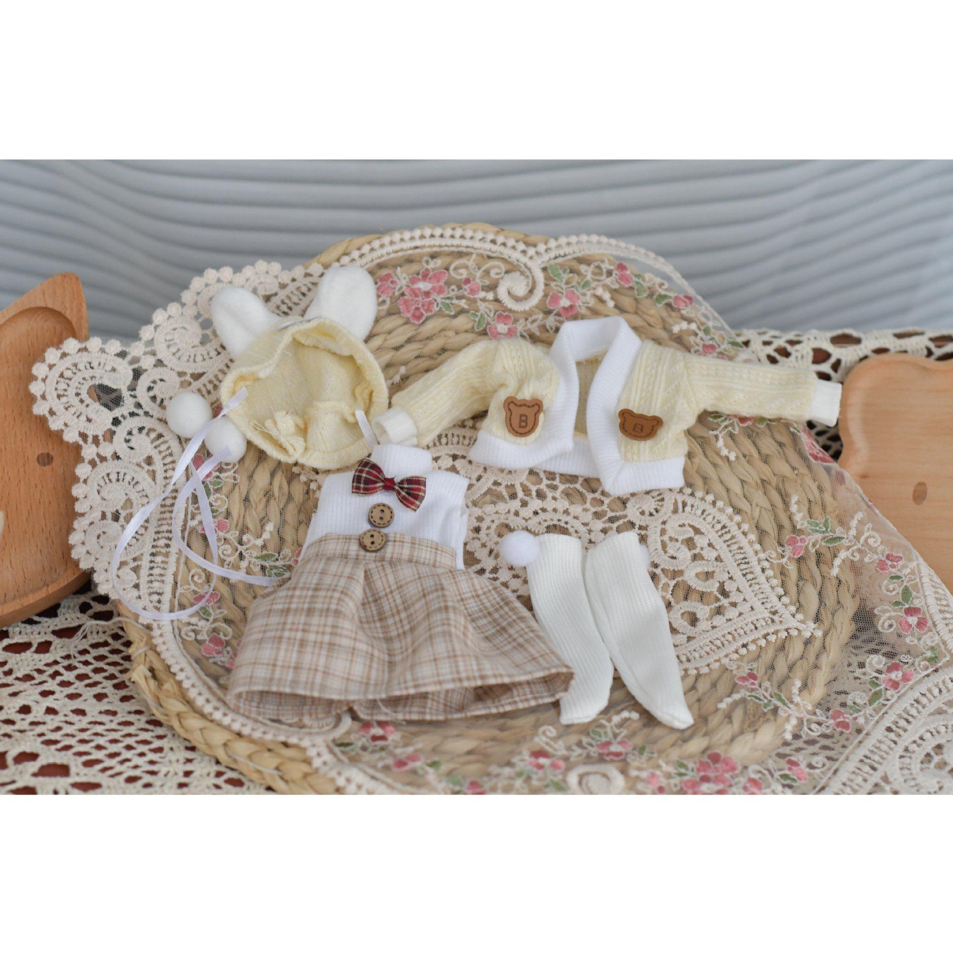 

BJD 30cm Beige Warm Doll Clothes Set 4-piece set (hat, coat, dress, socks)