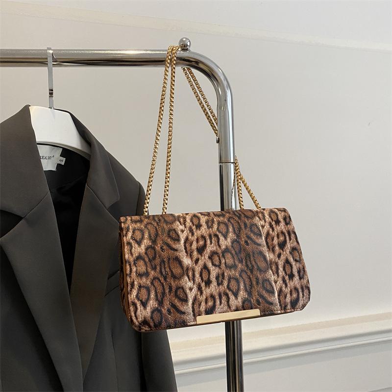 

Foreign style personality niche design fashionable commuter handbag 2025 new trend simple shoulder messenger small square bag